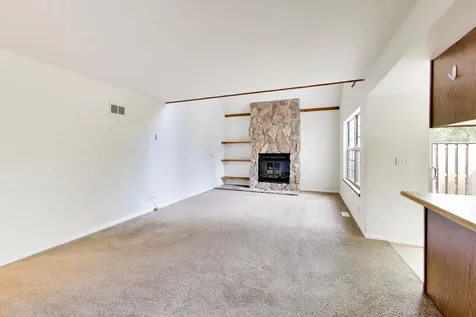 913 Campbell Drive Gurnee IL 60031