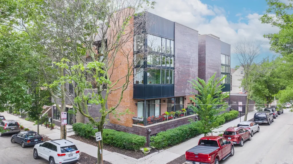 1641 West Pearson Street Chicago IL 60622