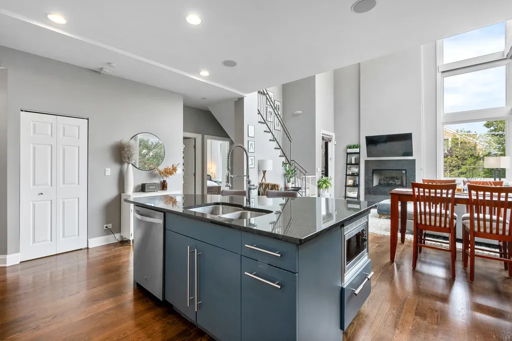 1641 West Pearson Street Chicago IL 60622