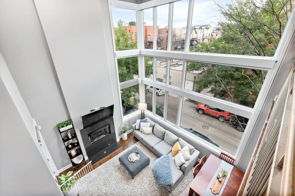 1641 West Pearson Street Chicago IL 60622