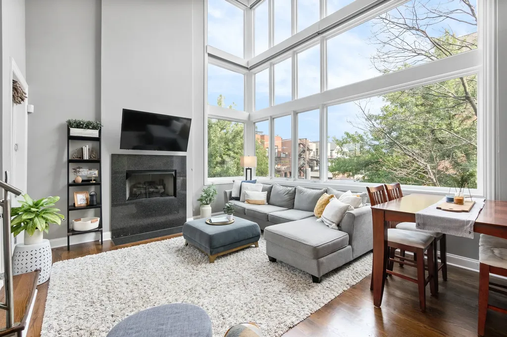 1641 West Pearson Street Chicago IL 60622