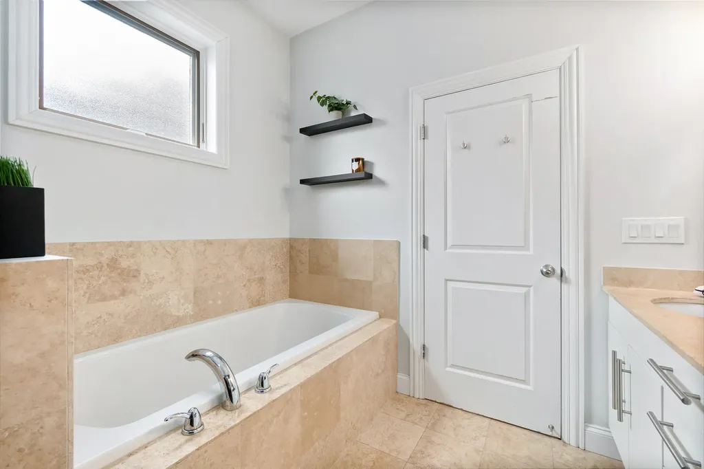 1641 West Pearson Street Chicago IL 60622