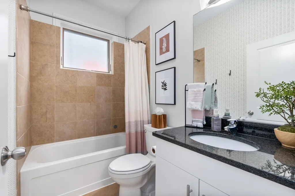 1641 West Pearson Street Chicago IL 60622