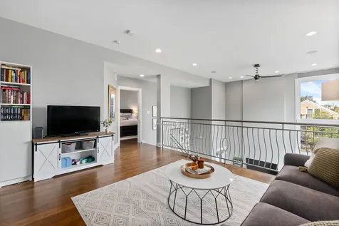 1641 West Pearson Street Chicago IL 60622