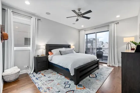 1641 West Pearson Street Chicago IL 60622