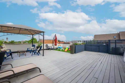 1641 West Pearson Street Chicago IL 60622