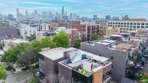 1641 West Pearson Street Chicago IL 60622