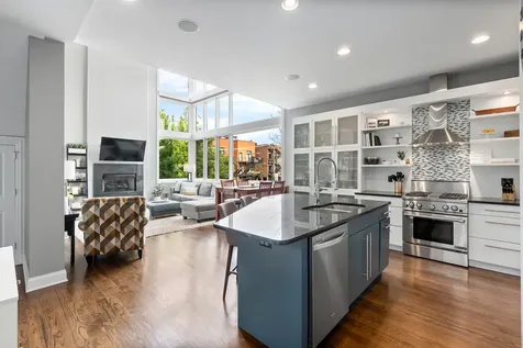 1641 West Pearson Street Chicago IL 60622