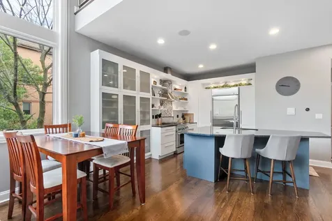 1641 West Pearson Street Chicago IL 60622