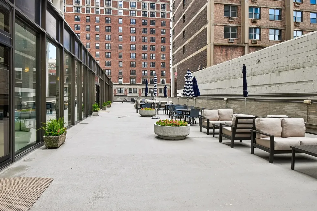 3200 North Lake Shore Drive Chicago IL 60657