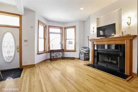 1415 West Barry Avenue Chicago IL 60657