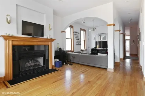 1415 West Barry Avenue Chicago IL 60657