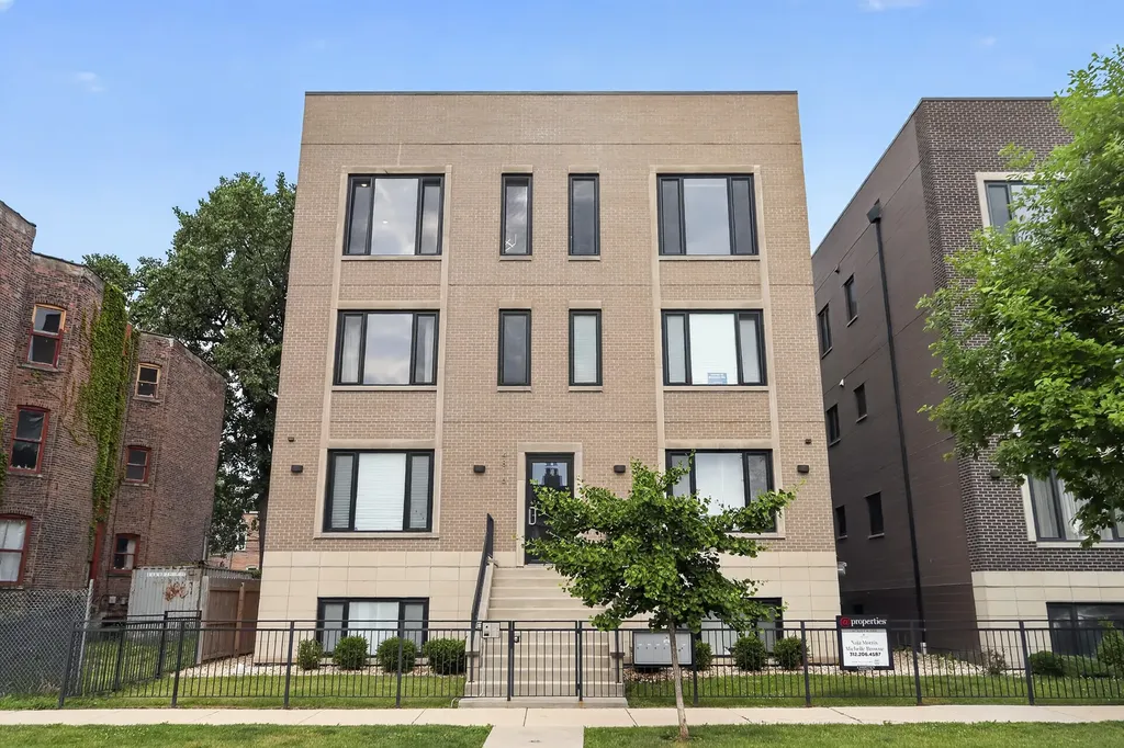 4816 South Saint Lawrence Avenue Chicago IL 60615