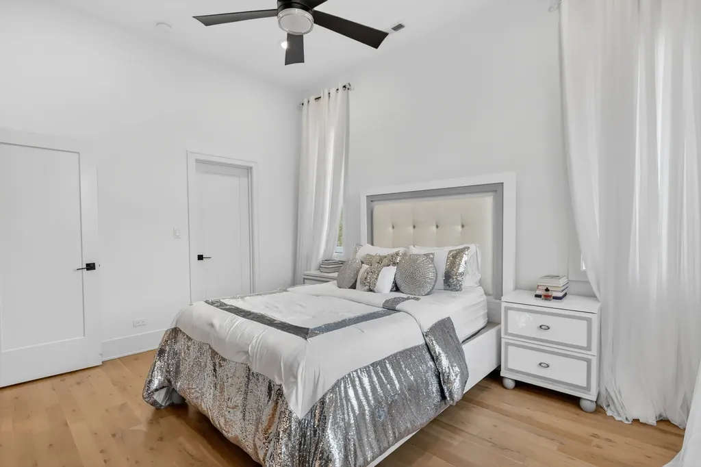 4816 South Saint Lawrence Avenue Chicago IL 60615