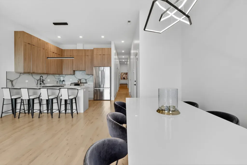 4816 South Saint Lawrence Avenue Chicago IL 60615