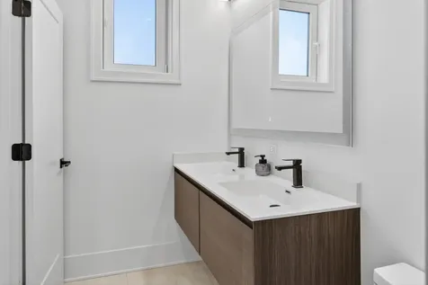 4816 South Saint Lawrence Avenue Chicago IL 60615
