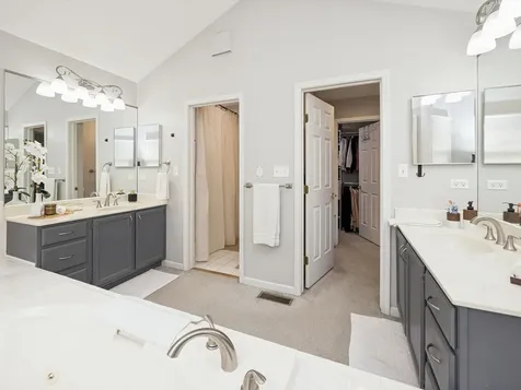 2533 East Chesapeake Place Westchester IL 60154
