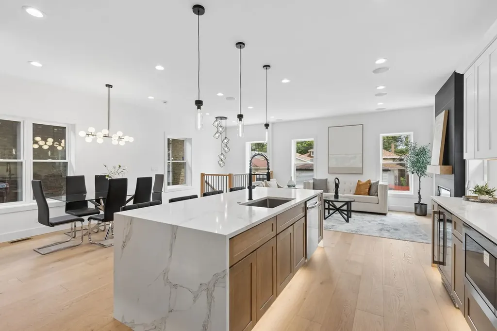 4941 North Kildare Avenue Chicago IL 60630