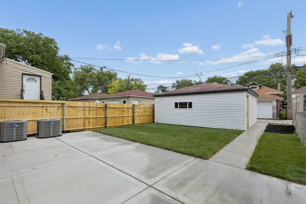 4941 North Kildare Avenue Chicago IL 60630