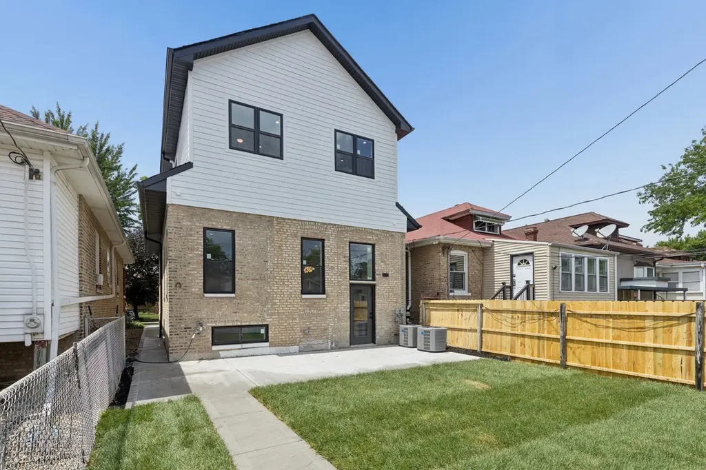 4941 North Kildare Avenue Chicago IL 60630