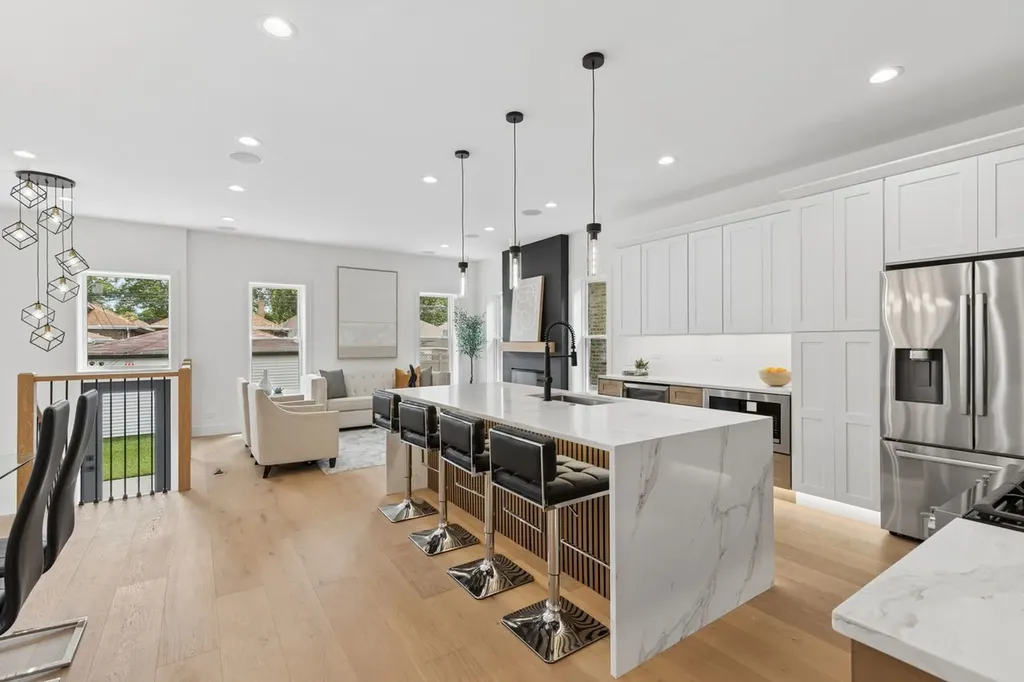4941 North Kildare Avenue Chicago IL 60630