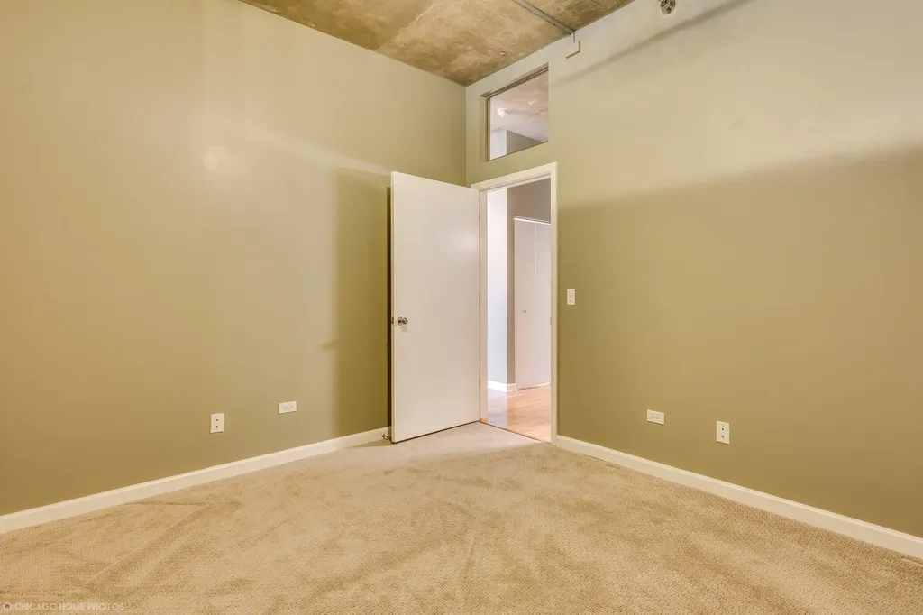 1122 West Catalpa Avenue Chicago IL 60640
