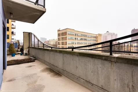 1122 West Catalpa Avenue Chicago IL 60640