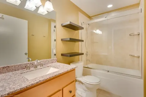 1122 West Catalpa Avenue Chicago IL 60640