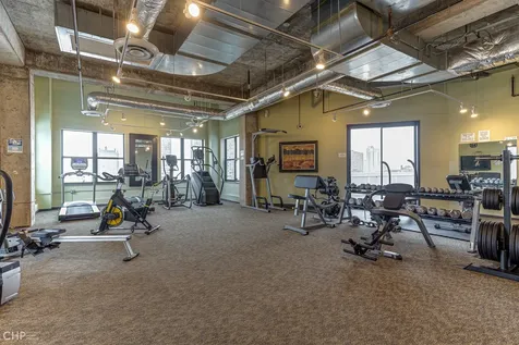 1122 West Catalpa Avenue Chicago IL 60640