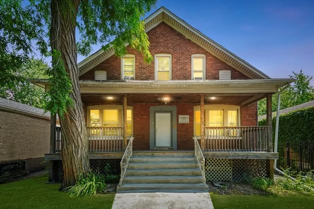 8239 South Colfax Avenue Chicago IL 60617