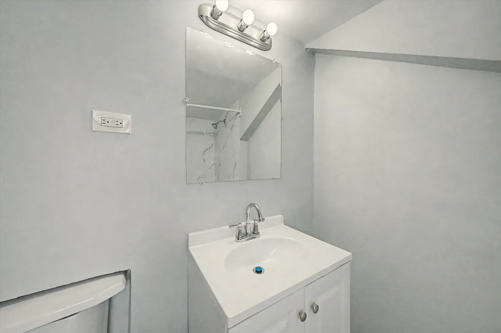 8239 South Colfax Avenue Chicago IL 60617