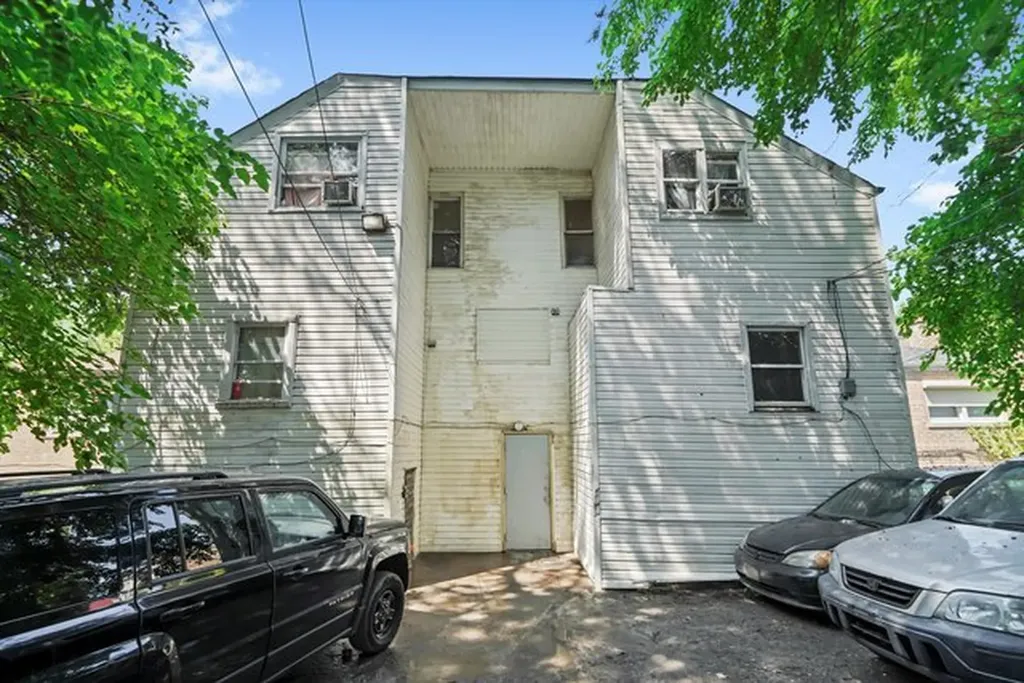 8239 South Colfax Avenue Chicago IL 60617