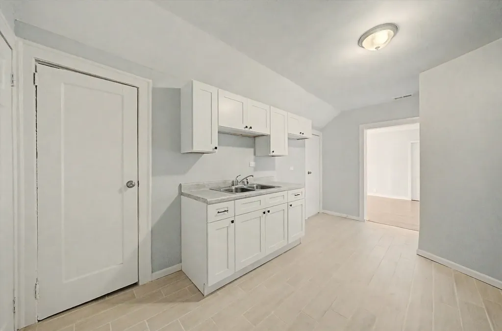 8239 South Colfax Avenue Chicago IL 60617