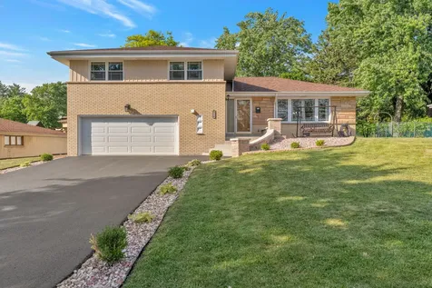 8714 Lynwood Drive Hickory Hills IL 60457