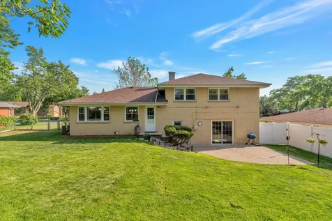 8714 Lynwood Drive Hickory Hills IL 60457
