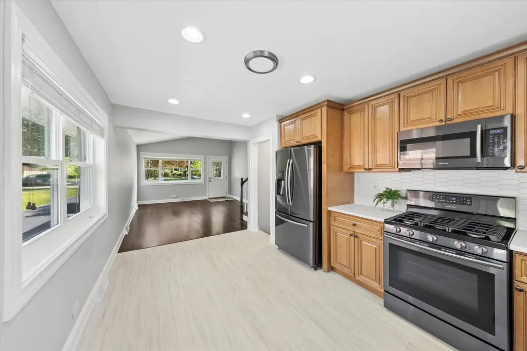408 West Commonwealth Lane Elmhurst IL 60126