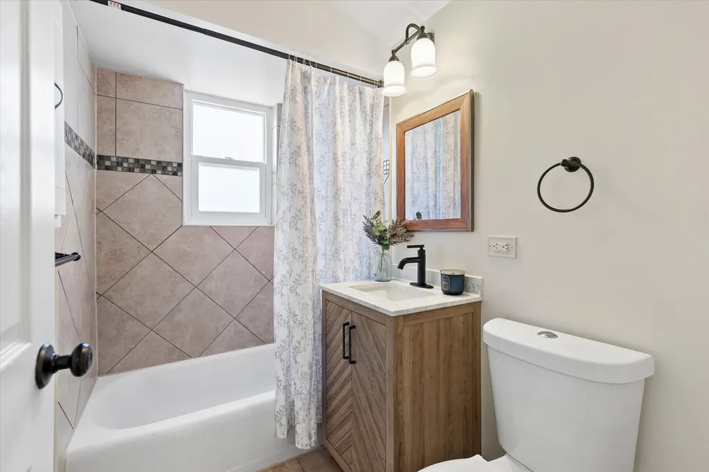 408 West Commonwealth Lane Elmhurst IL 60126