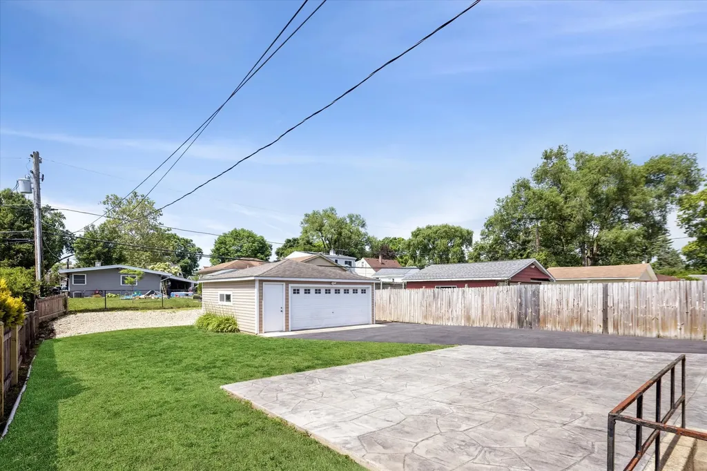 408 West Commonwealth Lane Elmhurst IL 60126