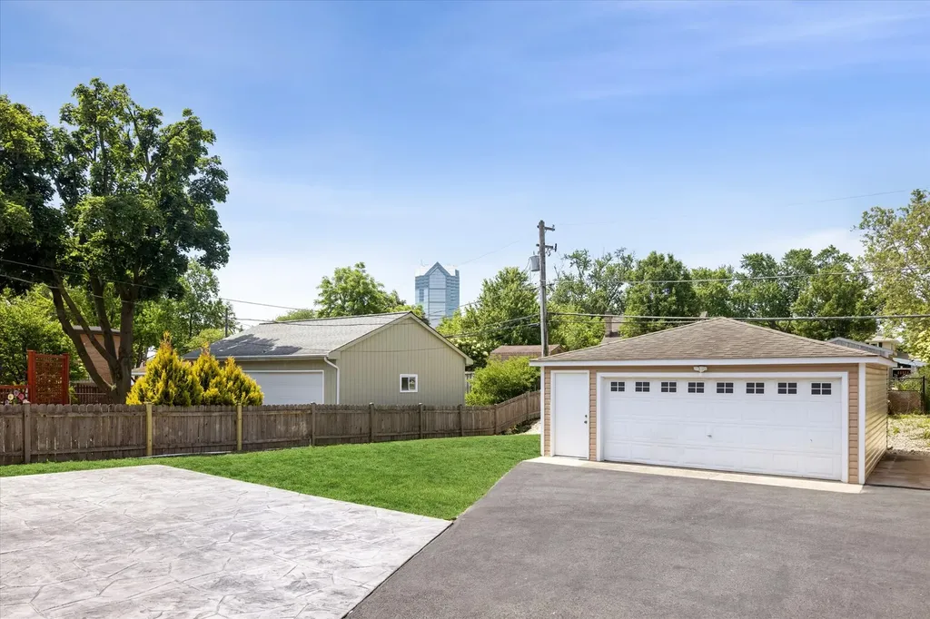 408 West Commonwealth Lane Elmhurst IL 60126