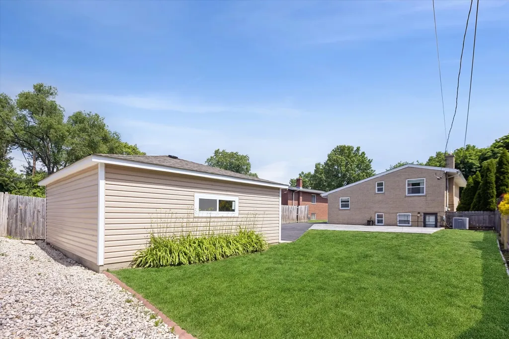 408 West Commonwealth Lane Elmhurst IL 60126
