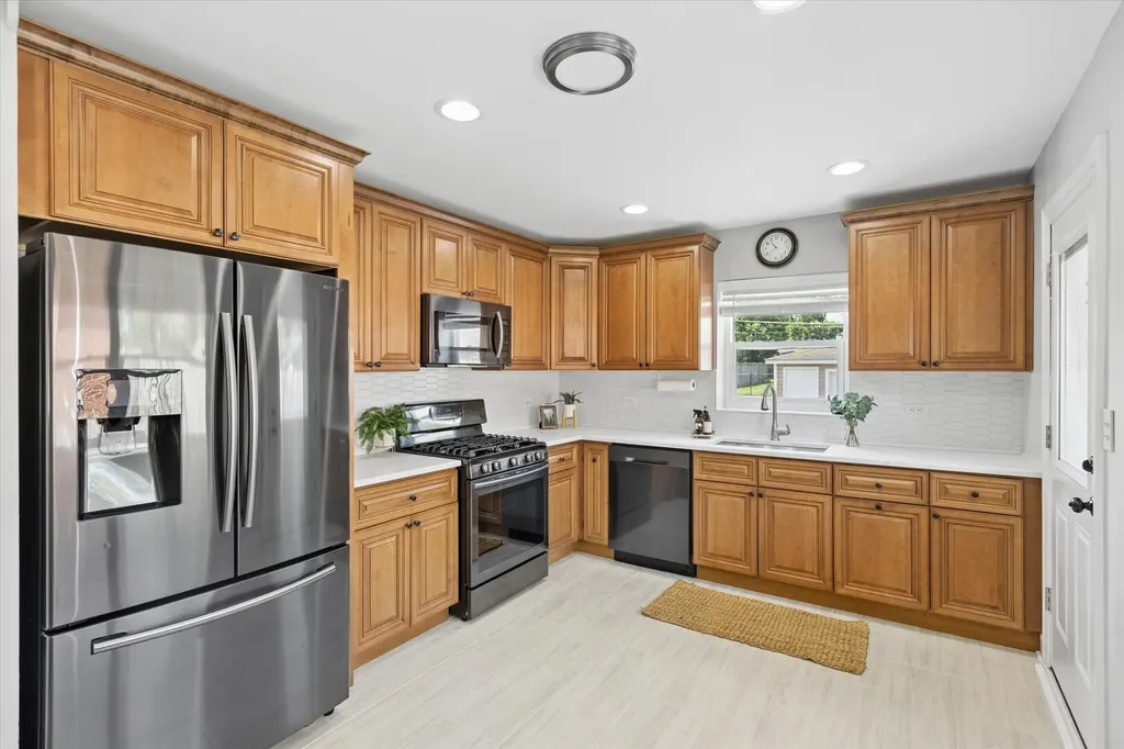 408 West Commonwealth Lane Elmhurst IL 60126