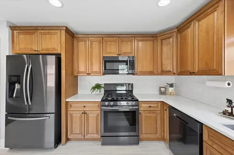 408 West Commonwealth Lane Elmhurst IL 60126
