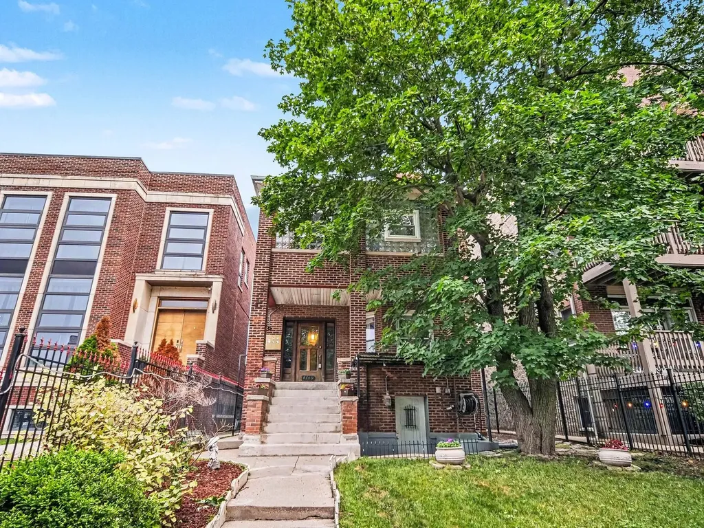 4749 North Dover Street Chicago IL 60640