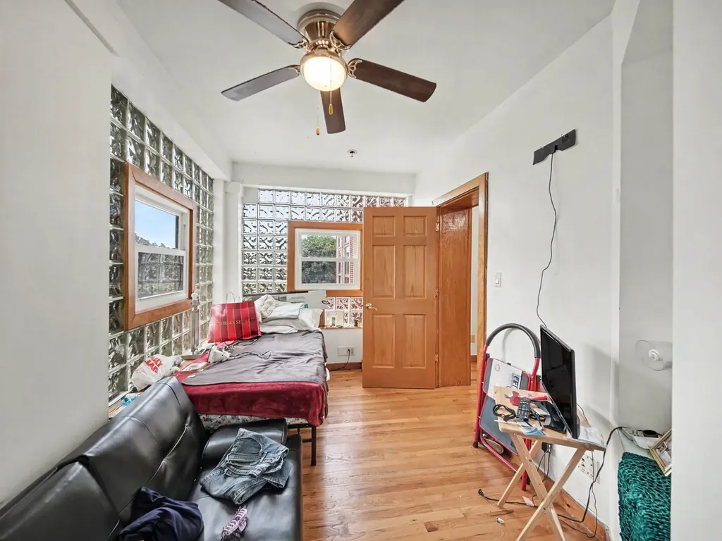 4749 North Dover Street Chicago IL 60640