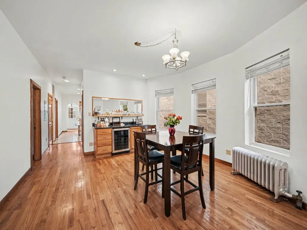 4749 North Dover Street Chicago IL 60640