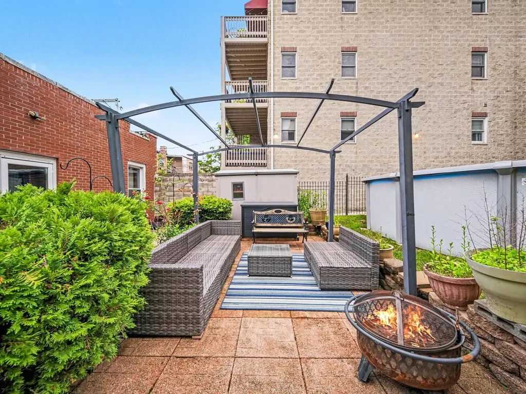 4749 North Dover Street Chicago IL 60640