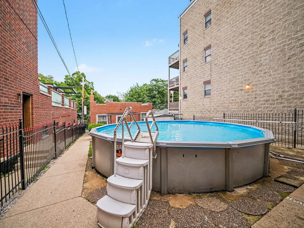 4749 North Dover Street Chicago IL 60640