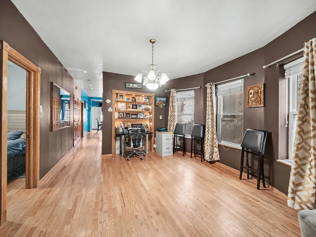 4749 North Dover Street Chicago IL 60640