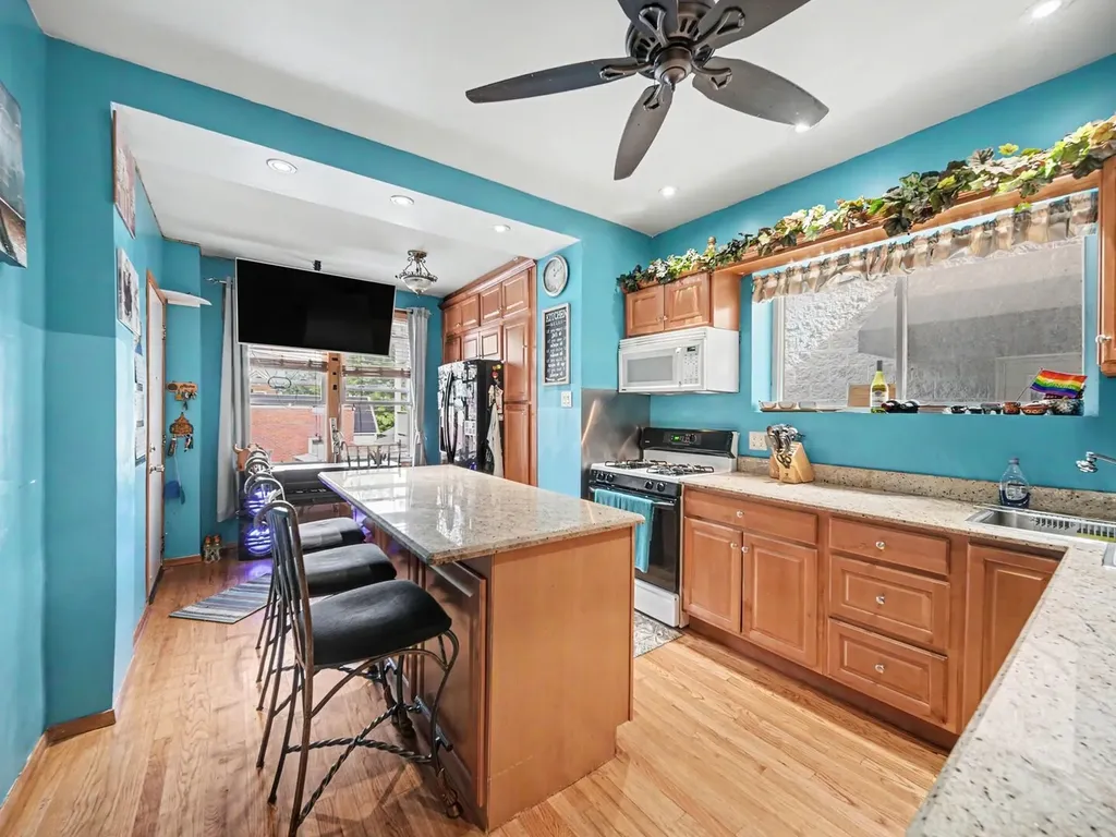4749 North Dover Street Chicago IL 60640
