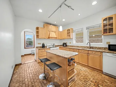 4749 North Dover Street Chicago IL 60640
